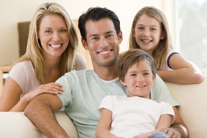 Photo d´une famille confortablement installé